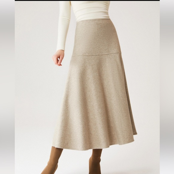 NWT $75 FuzzLuxe
Cashmere-like Flared Maxi Skirt Sz XS - Picture 4 of 10
